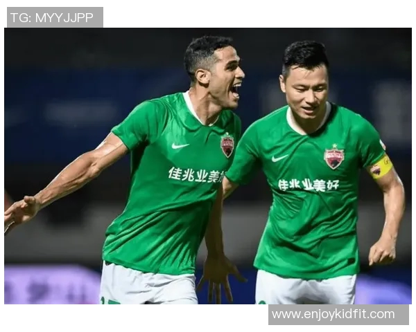 广州篮球队在世锦赛积分榜上以70分稳居第一名展现强劲实力